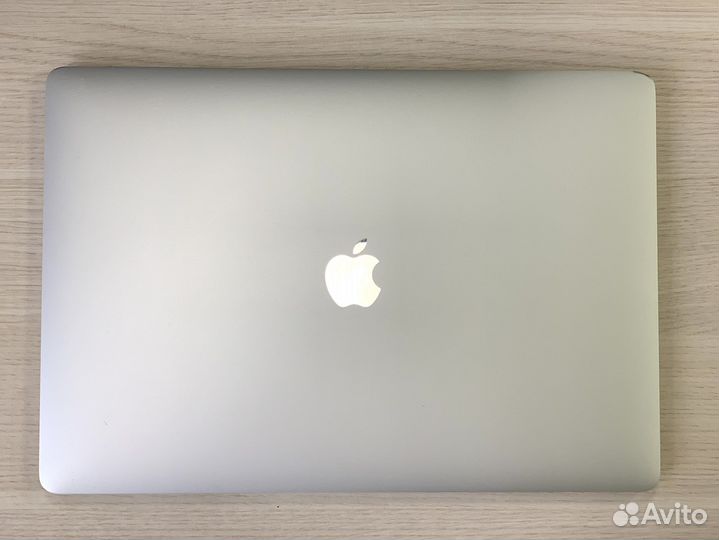 Macbook Pro 15 с i7 и TouchBar