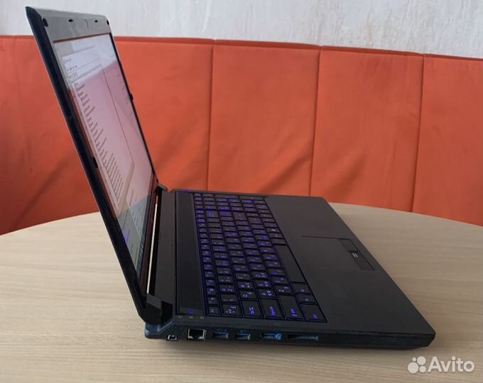 Игровой ноутбук (DNS Clevo p150em)
