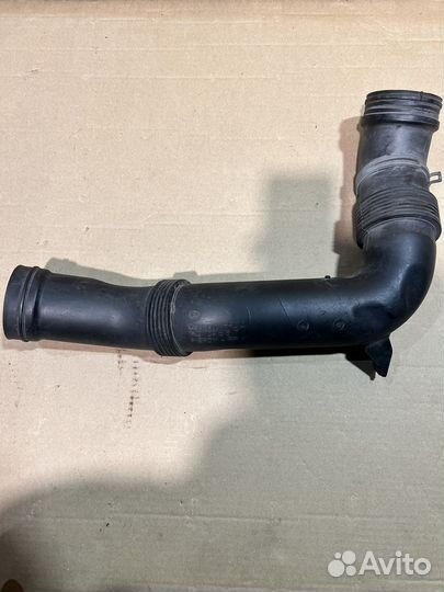Патрубок воздушного фильтра Volkswagen touran 09
