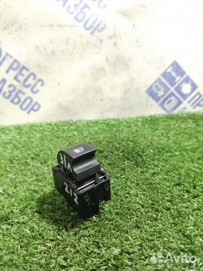 Кнопка стеклоподъемника задняя левая Renault