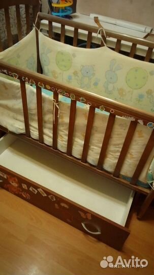 Детская кровать с бортиком и матрасом