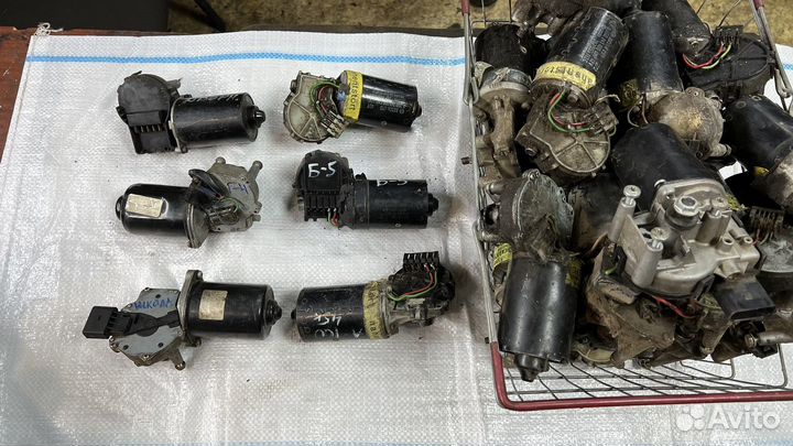 Моторчик трапеции стеклоочистителя VAG