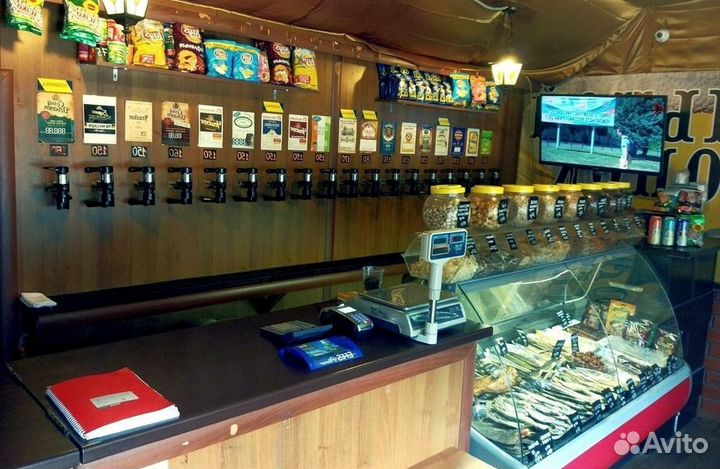 Продавец пива И разливного вина