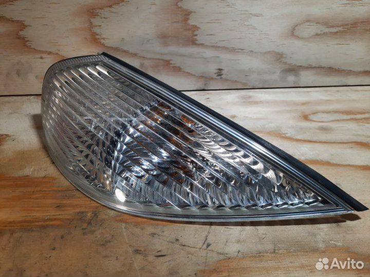 Габарит прав. перед. nissan serena