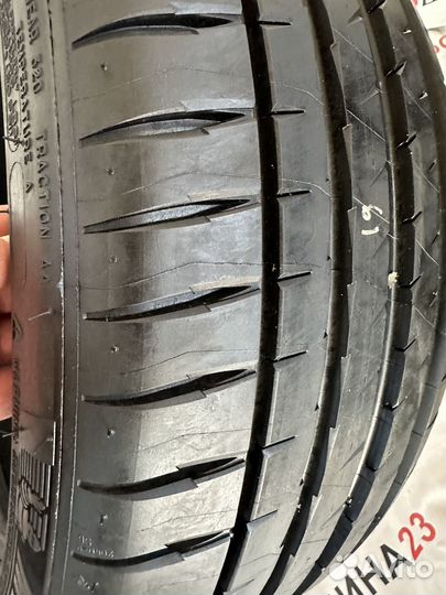 Michelin Pilot Sport 4 215/45 R17 91Y