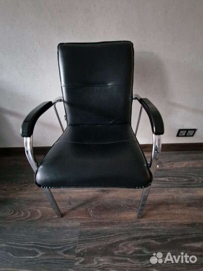 Кожаное кресло бу