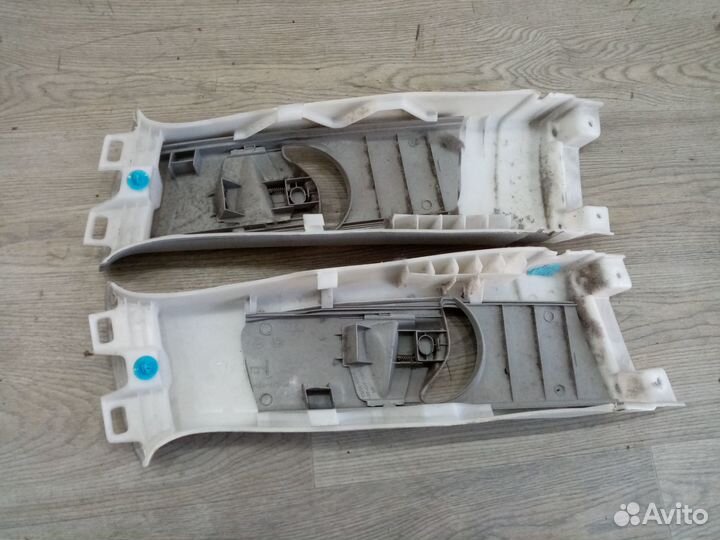 Обшивка центральной стойки Toyota Avensis II