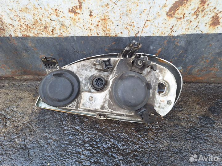 Передняя правая фара Волга 31105