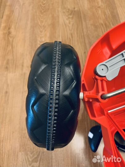 Машина с педалями детская