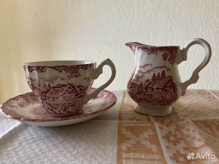 Чашка с блюдцем и сливочник, фарфор, Англия