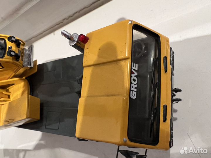 Модель строительного крана Grove 1:50