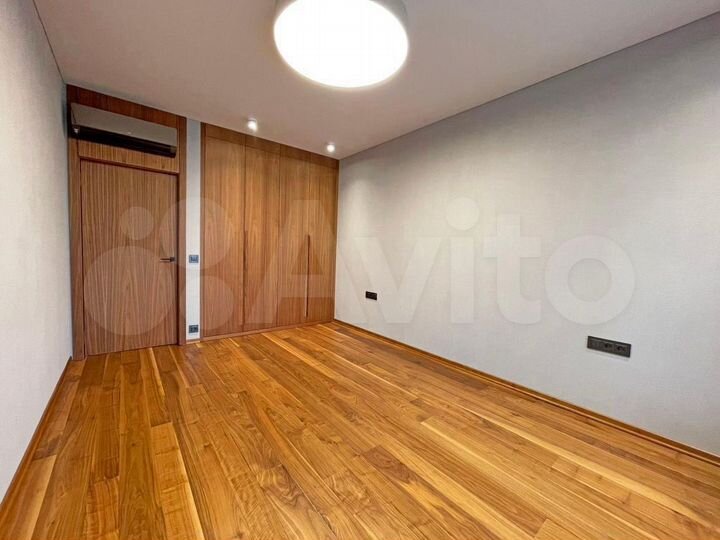 3-к. апартаменты, 130 м², 2/4 эт.