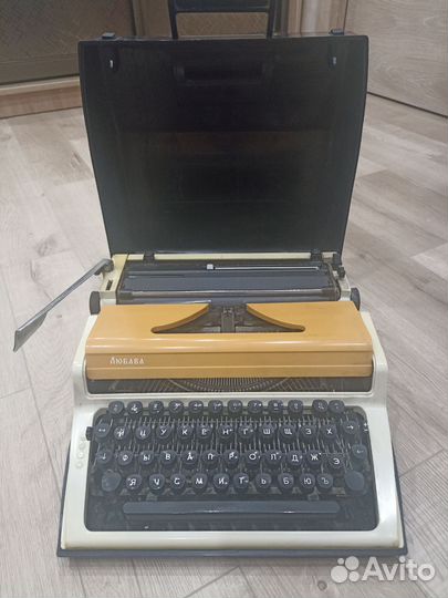 Печатная пишущая машинка