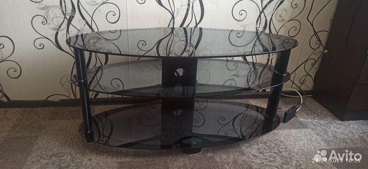 Стеклянная тумба под тв