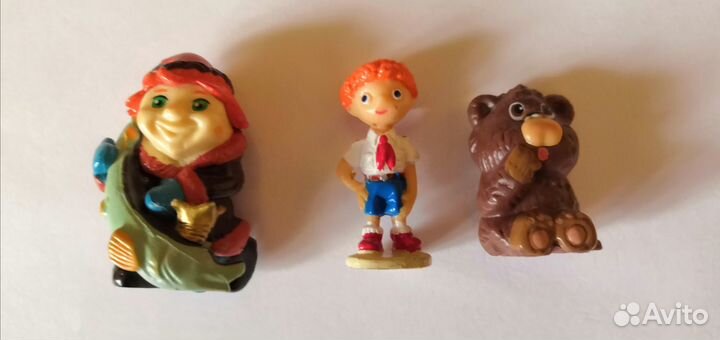 Фигурки из киндер сюрприза Емеля, Чебурашка