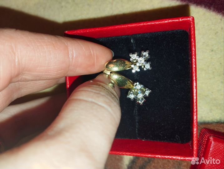 Золотые серьги с бриллиантами