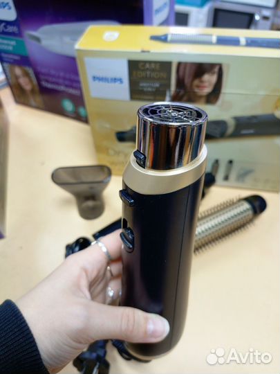 Фен-щетка Philips HP8667