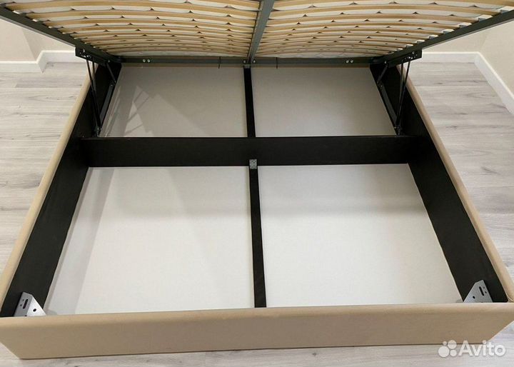 Кровать двуспальная