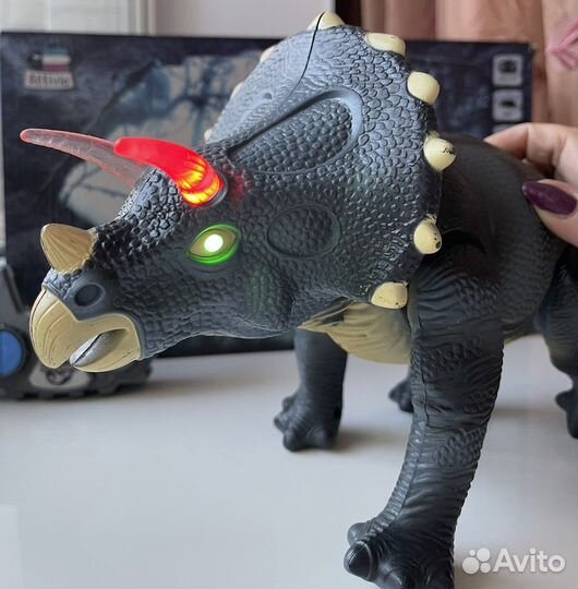 Динозавр шагающий