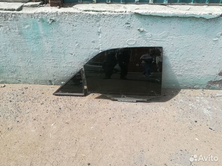 Стекло от задней правой двери Toyota Mark II 110