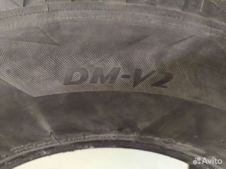 Bridgestone Blizzak DM-V2 285/70 R17