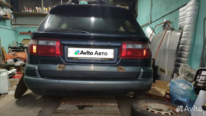 Toyota Caldina 2.0 AT, 1995, битый, 100 000 км