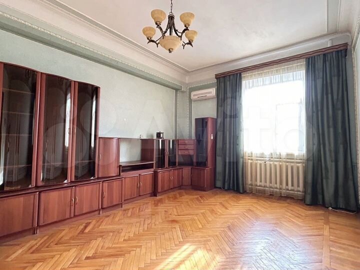 3-к. квартира, 90 м², 2/4 эт.