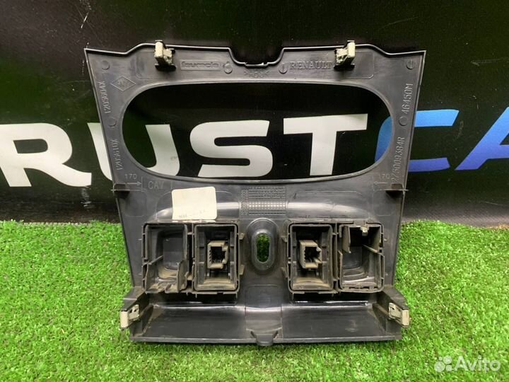 Накладка центральной консоли Renault Logan 2