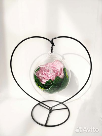 Роза в вазе