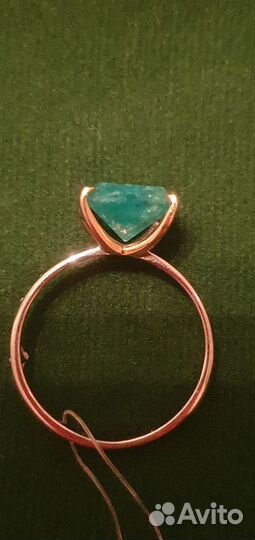 Новое с изумрудом Урал кольцо