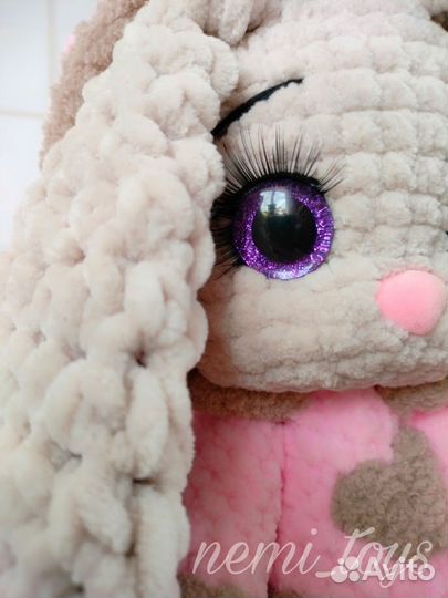 Вязаная плюшевая игрушка зайка.Зайчик в пижаме