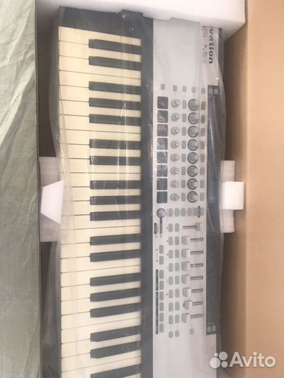 Миди контроллер novation sl mkII 49 клавиш