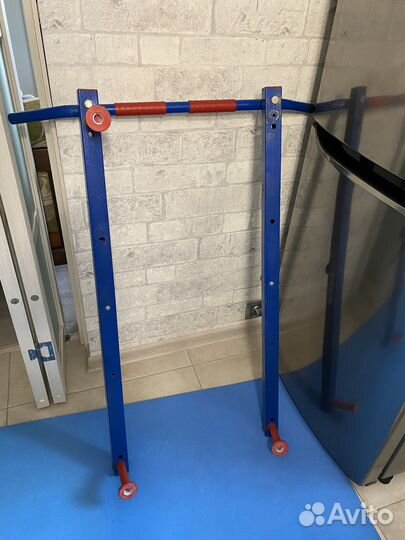 Турник настенный