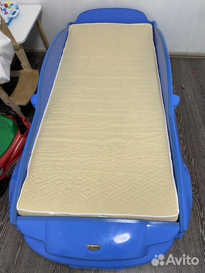 Детская кровать машина