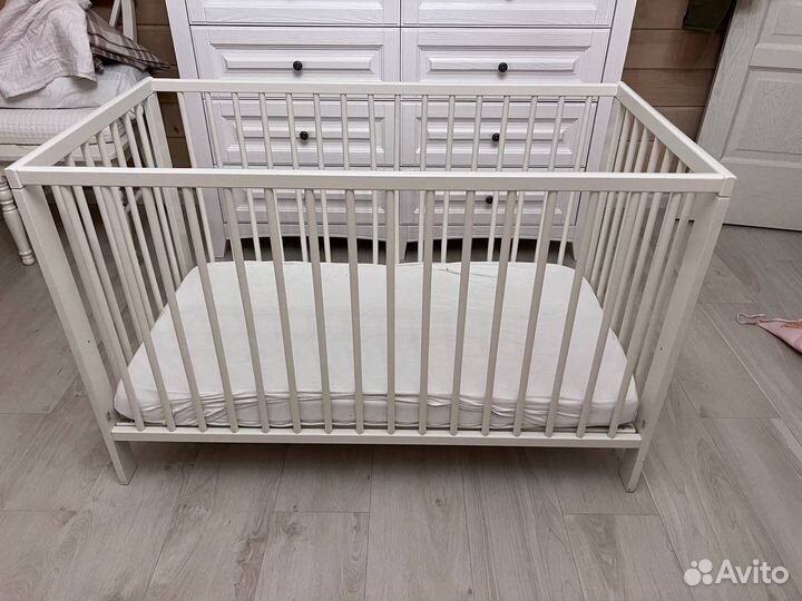 Детская кровать IKEA с матрасом и бортиками