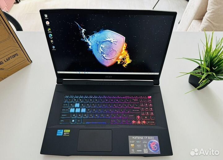 MSI katana 17.3 RTX 4060 8GB i5 12450H 16GB DDR5
