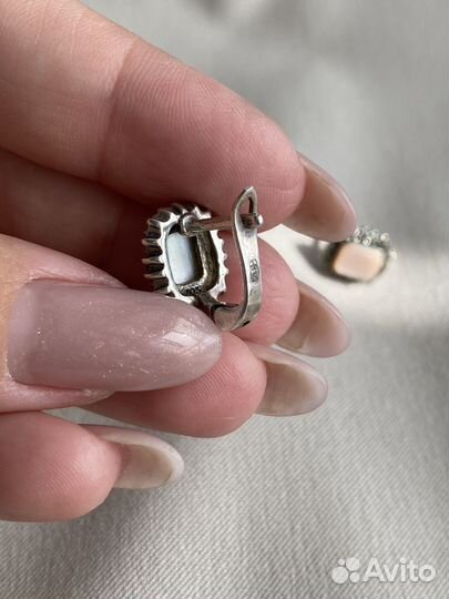 Серебряные серьги с розовым перламутром