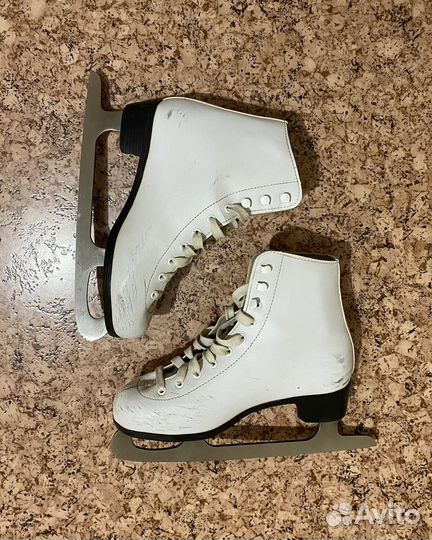 Коньки фигурные женские 37 размер