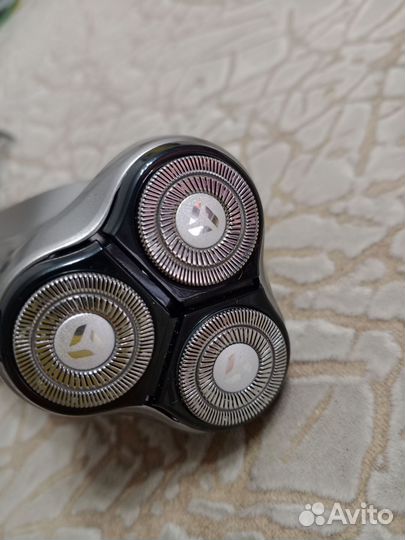 Продаю бритву электрическую