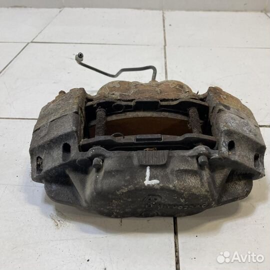 Суппорт передний левый Land Rover Defender 110 L31