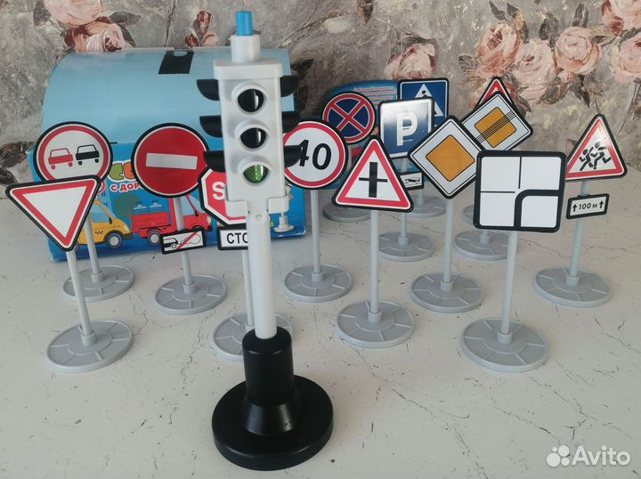 Детский набор светофор с дорожными знаками