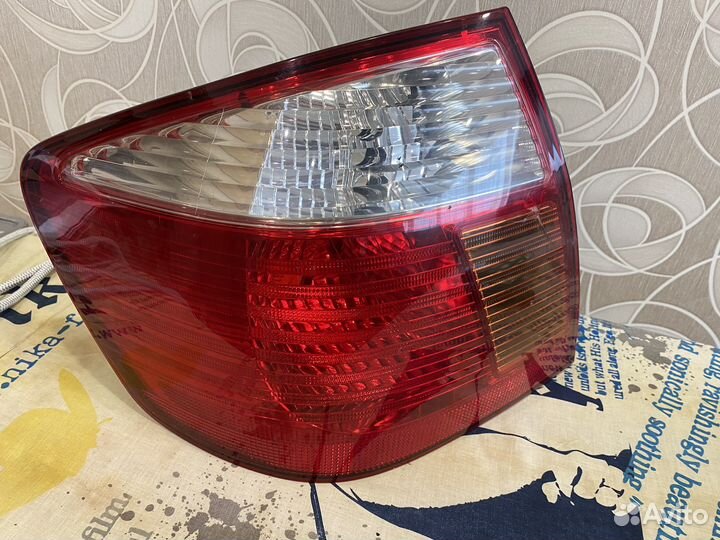 Задний левый фонарь Toyota Premio