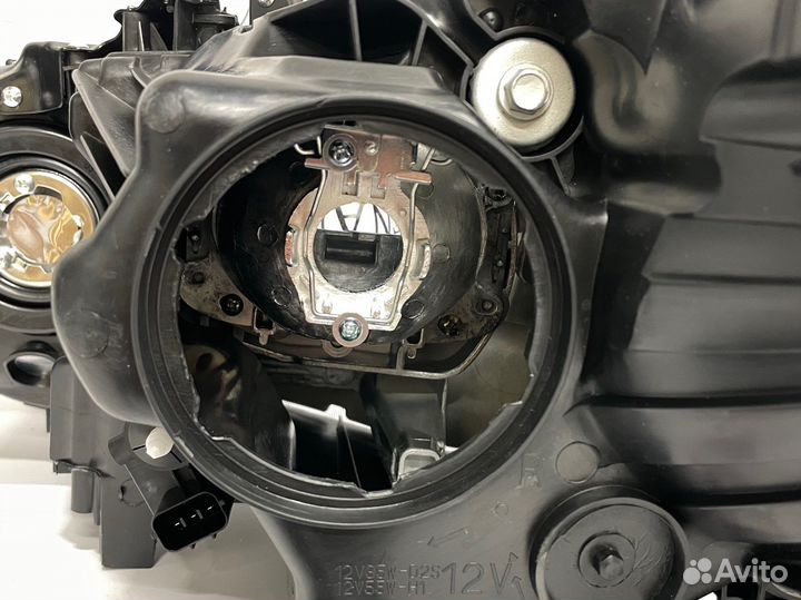 Фара правая Honda Accord 8 ксенон 2008-2011