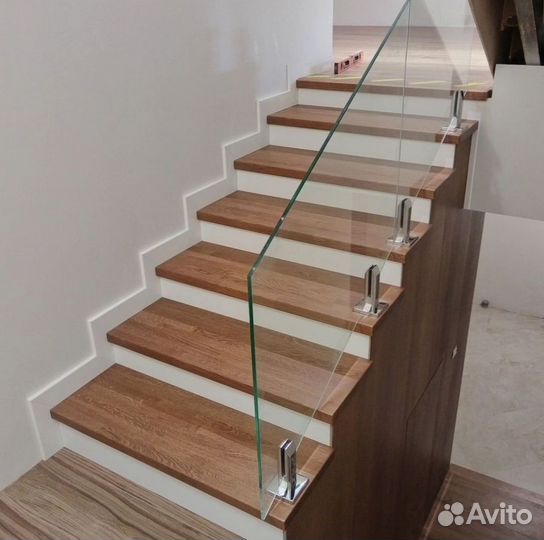 Ограждение лестницы из стекла