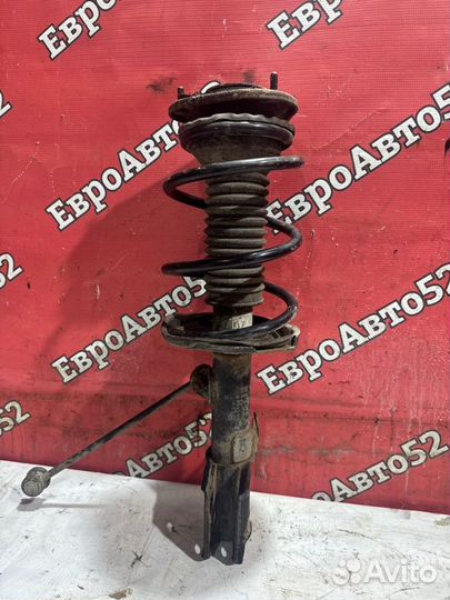 Стойка подвески передняя правая Toyota Avensis