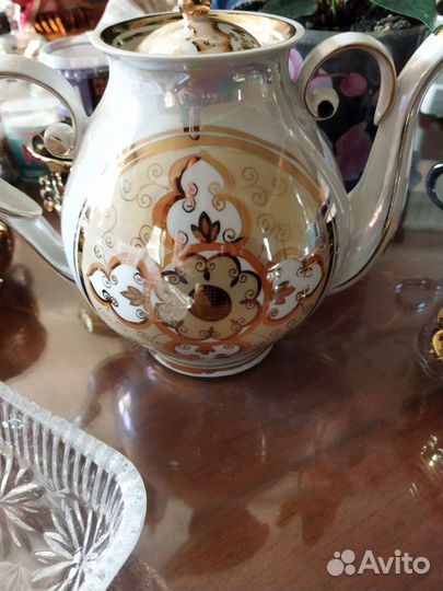 Чайник, хрустальные салатники