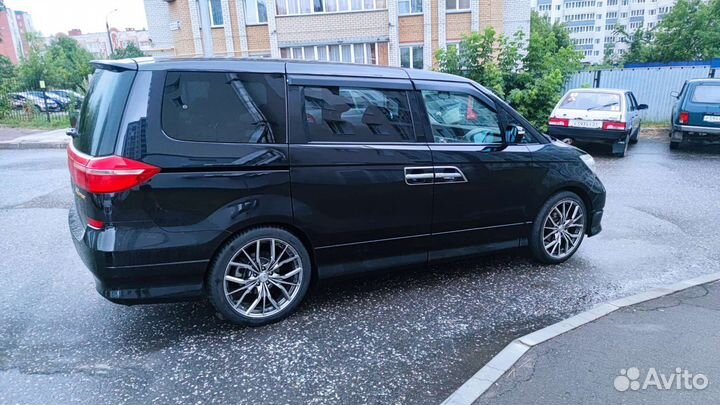 Заказ минивэна, пассажирские перевозки. Трансфер