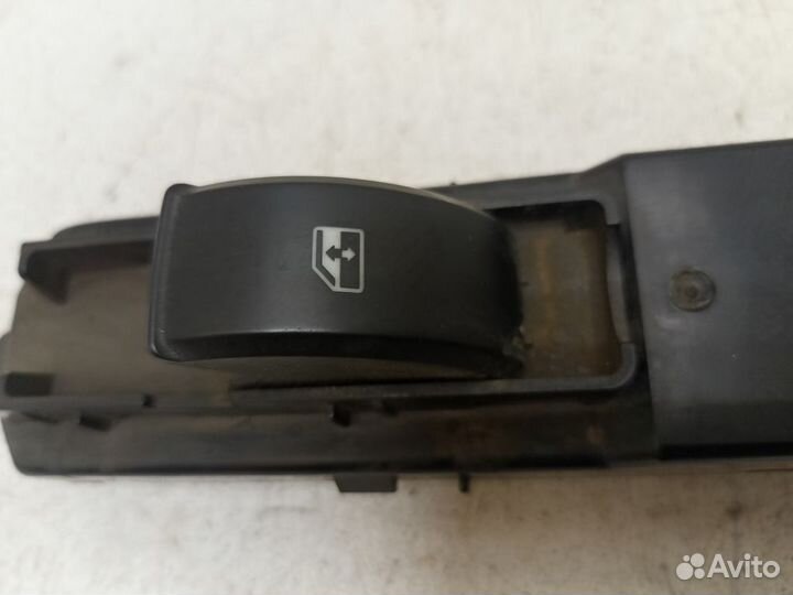 Кнопка стеклоподъемника