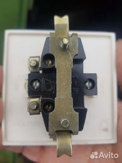 Выключатель