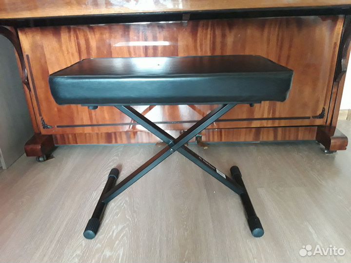 Пианино Лирика и банкетка (цена отдельно)